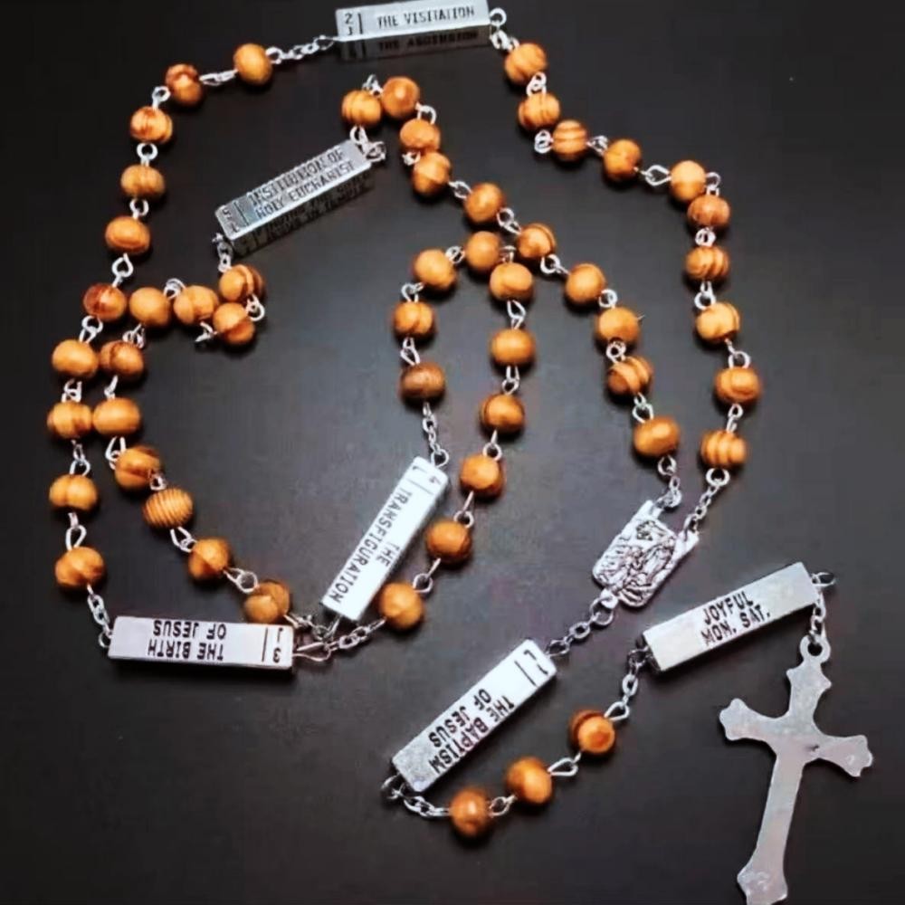 订做生产中 8mm松木珠连接十字架念珠项链饰品